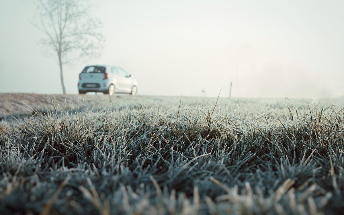 Voiture difficile à démarrer par temps froid : les vraies causes et les solutions
