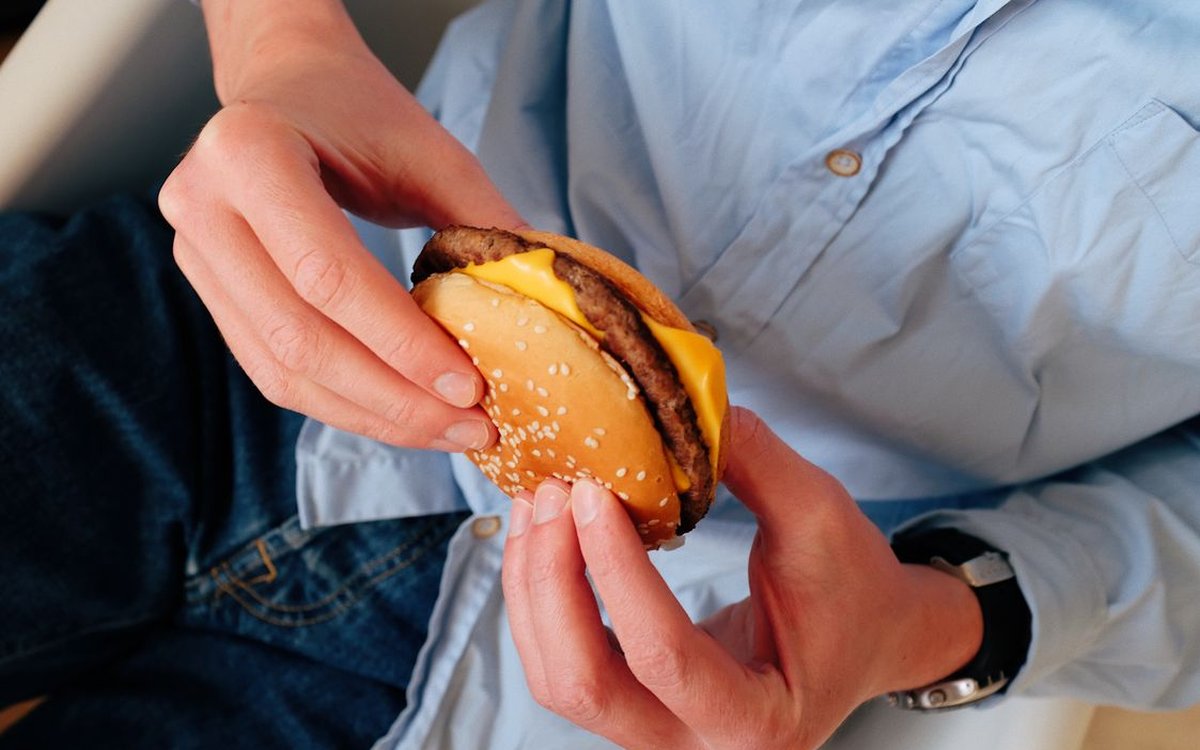 Avoir faim juste après un repas : pourquoi ça arrive et comment y remédier