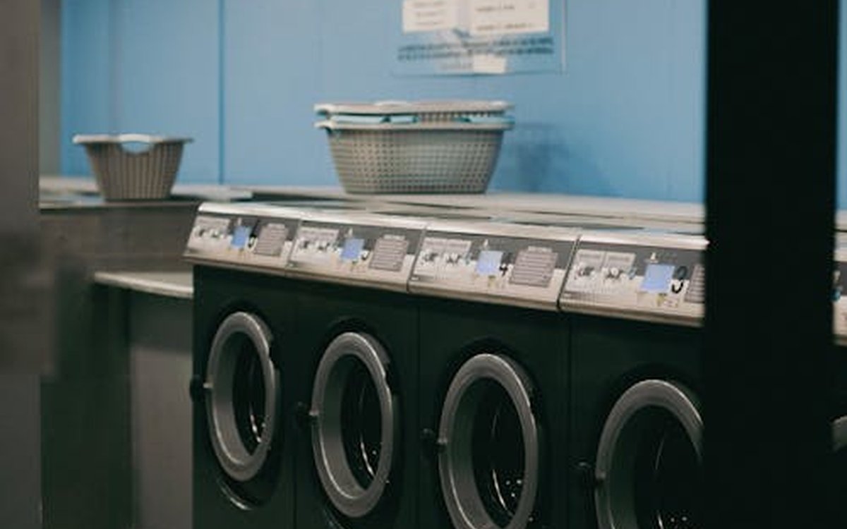 Machine à laver qui sent mauvais : les causes et la méthode pour s'en débarrasser