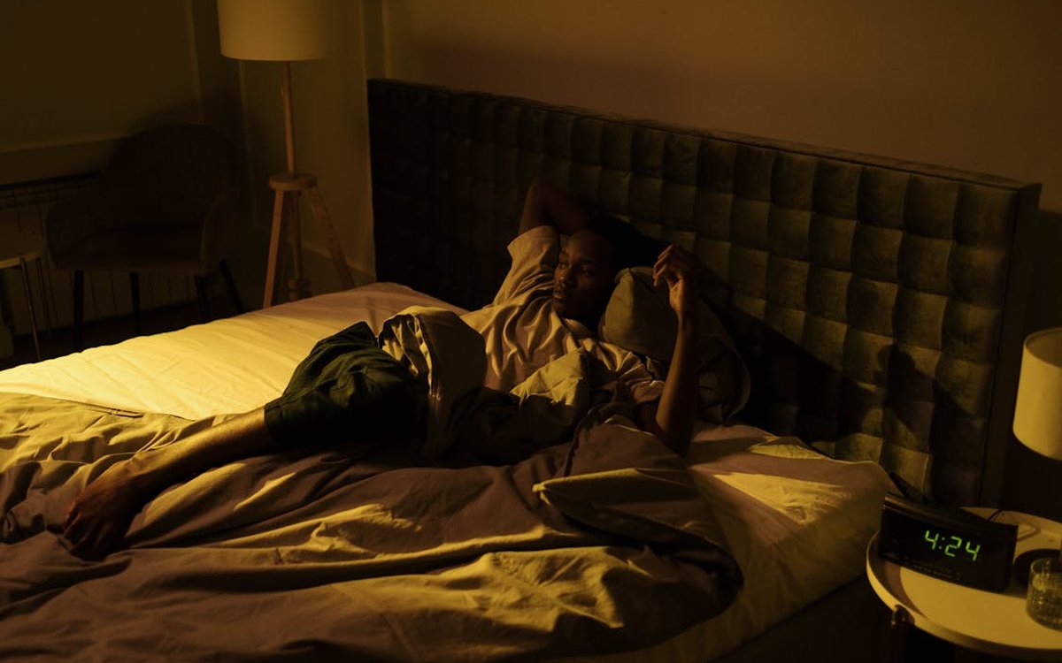 Se réveiller chaque nuit vers 3h ou 4h du matin : ce que votre corps cherche à vous dire