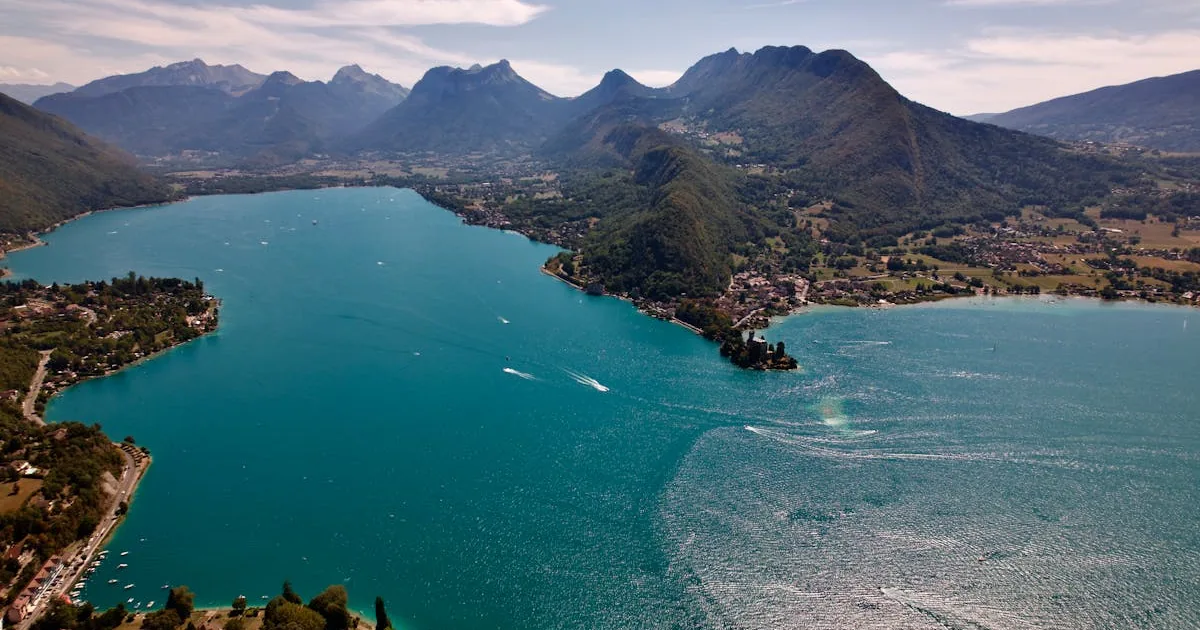 Tourisme au lac de Carouge en Savoie
