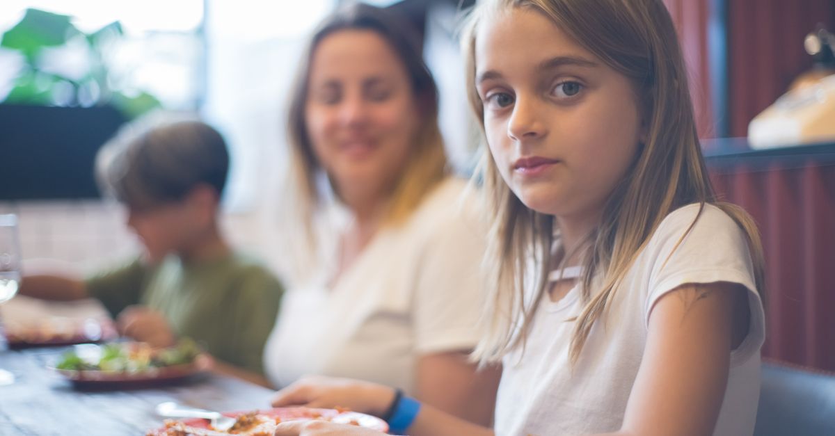 Enfant qui mange mal : pourquoi insister aggrave