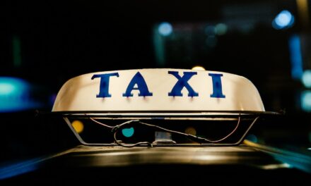 Transport en taxi durant une visite touristique dans les Bouches-du-Rhône